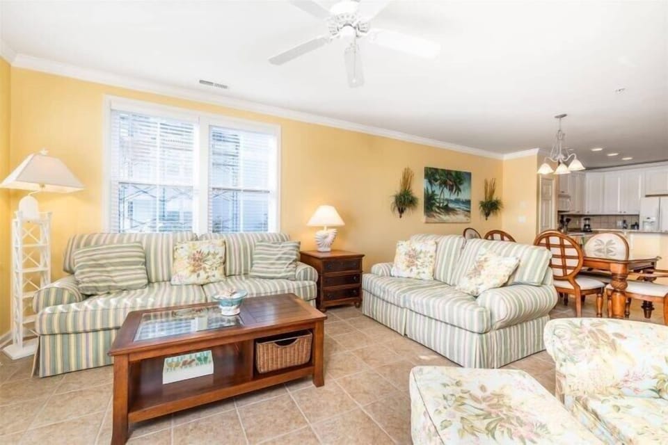 Condo, 3 Bedrooms | Living area