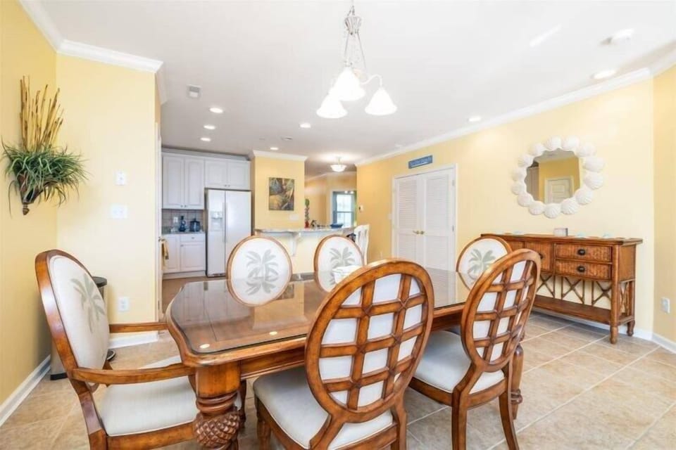 Condo, 3 Bedrooms | Dining