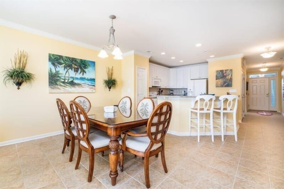 Condo, 3 Bedrooms | Dining