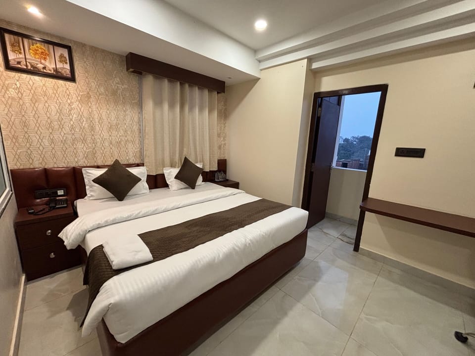 In-room safe, desk, laptop workspace, blackout drapes