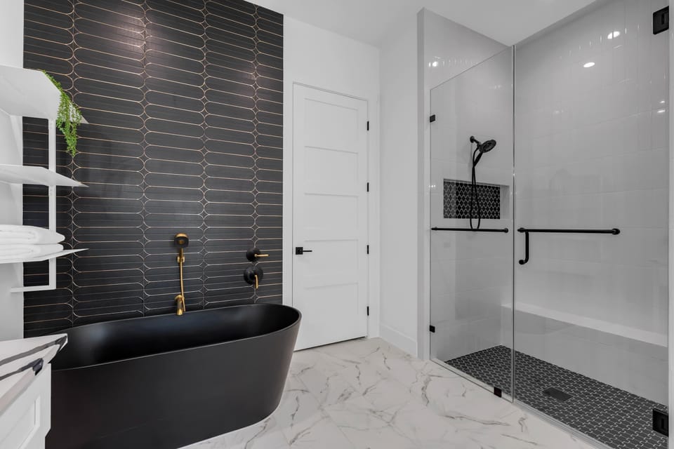 Bathroom 1: Master