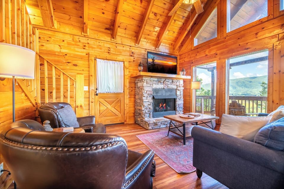 Misty Mountain Treehouse's cozy living area (fireplace currently not operational)