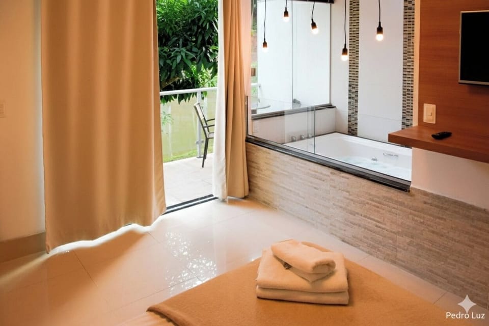 Romantic Suite | 1 bedroom, desk, laptop workspace, free WiFi