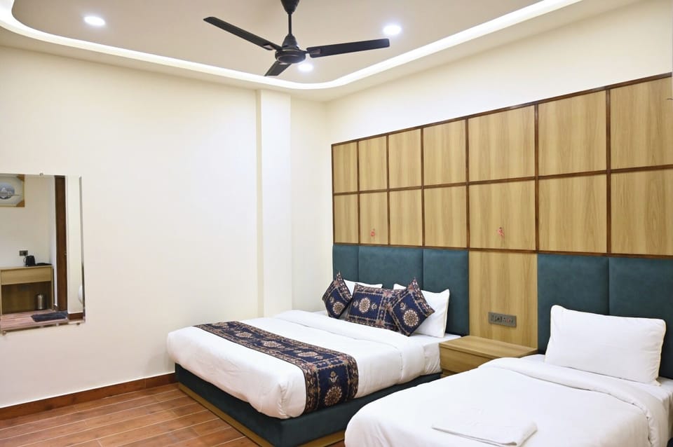 Deluxe Double Room | Desk, free WiFi