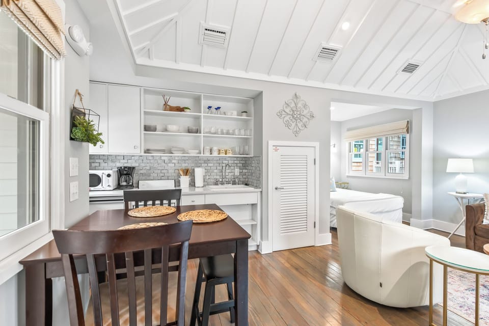 Open-concept carriage house