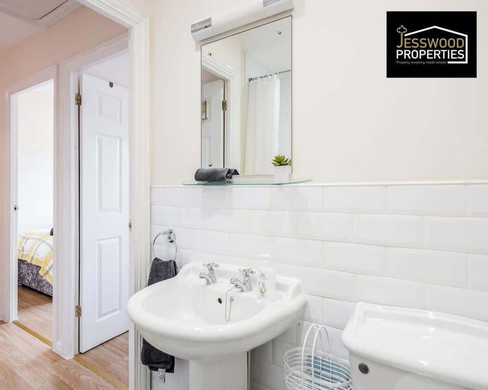 Bathroom at Jesswood Properties Short Lets & Serviced Accommodation