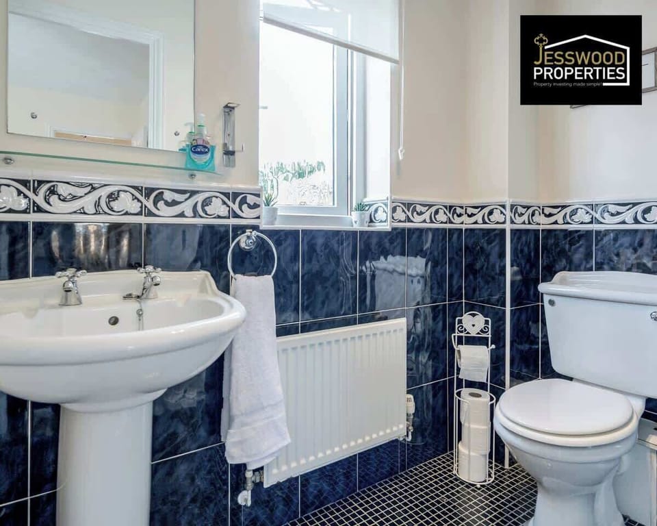 Bathroom at Jesswood Properties Short Lets & Serviced Accommodation