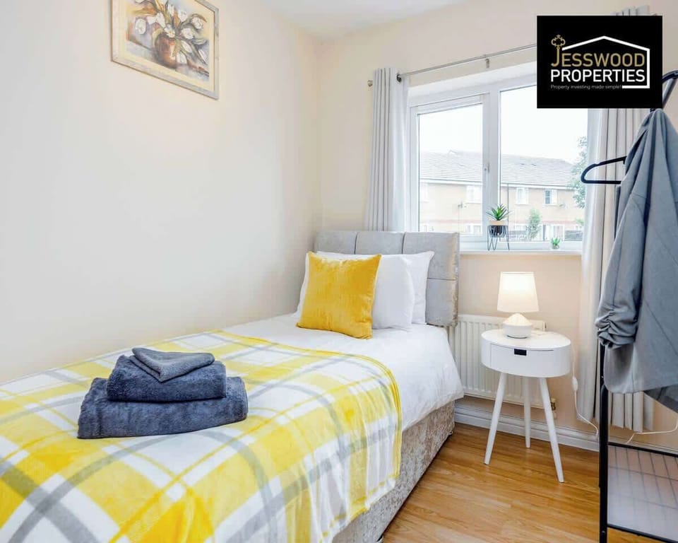 Bedroom at Jesswood Properties Short Lets & Serviced Accommodation