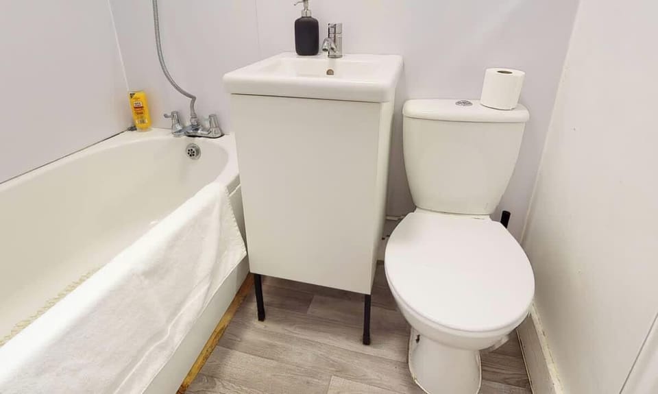 Bathroom at Jesswood Properties Short Lets & Serviced Accommodation