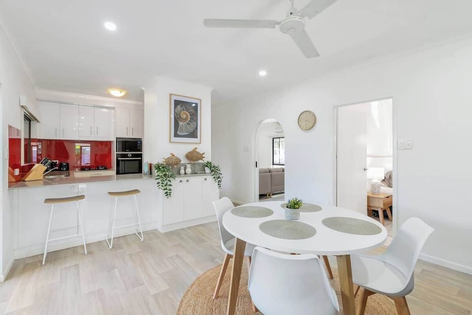 Come together at the dining table for four and enjoy home-cooked meals in an inviting atmosphere.