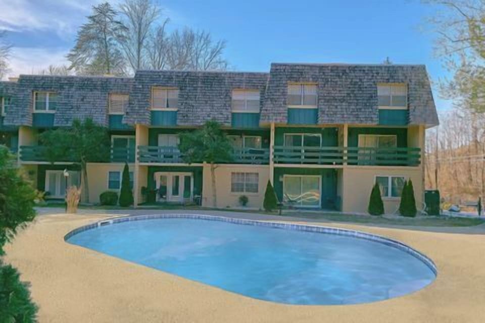 Outdoor Seasonal Resort Pool