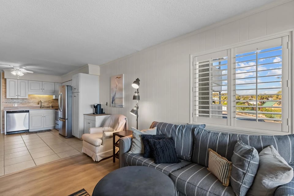 Living Room/Kitchen