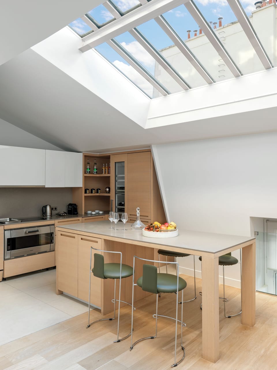 Executive Suite, Multiple Beds, Courtyard View | Private kitchen | Full-size fridge, microwave, oven, stovetop