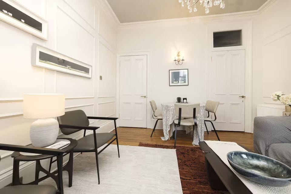 Family Apartment, City View | Living area | 24-inch flat-screen TV with cable channels
