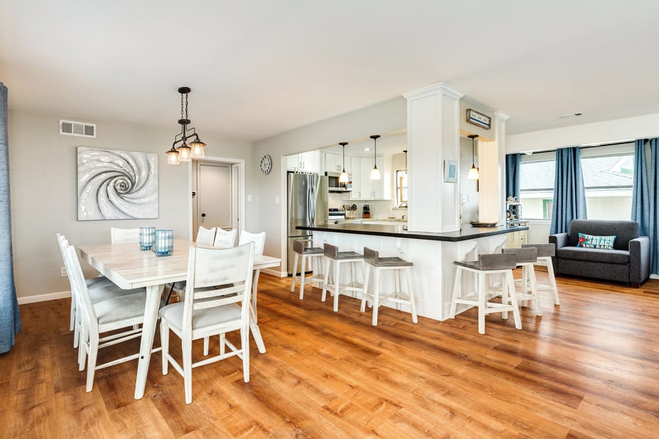 Sit up to 6 at the adjacent kitchen bar