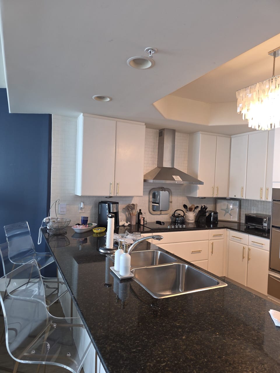 Open Kitchen with 4 bar stools