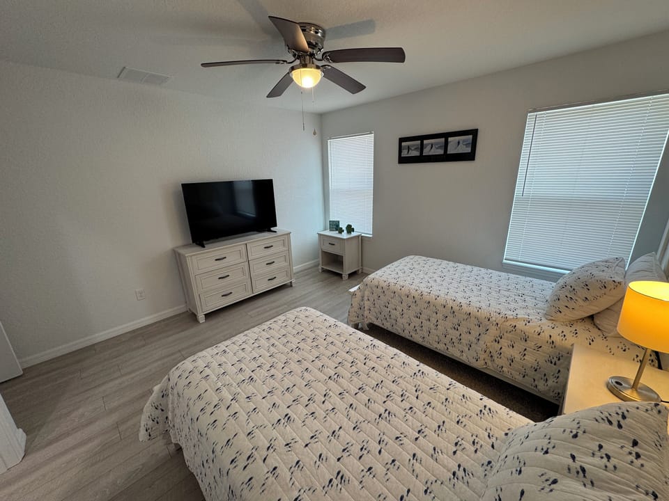 Second bedroom with 2 Twins and its own TV