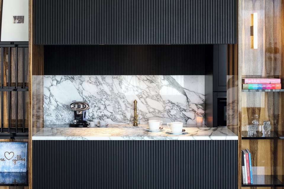 Suite Les Bains | Private kitchen | Electric kettle