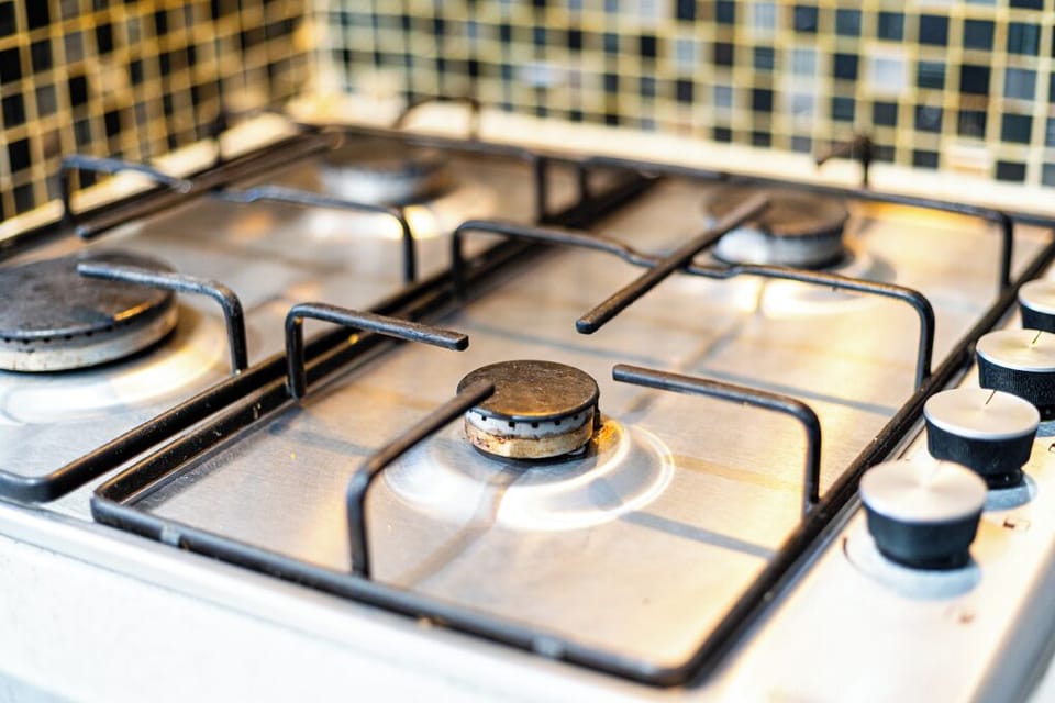 Microwave, oven, stovetop, cookware/dishes/utensils