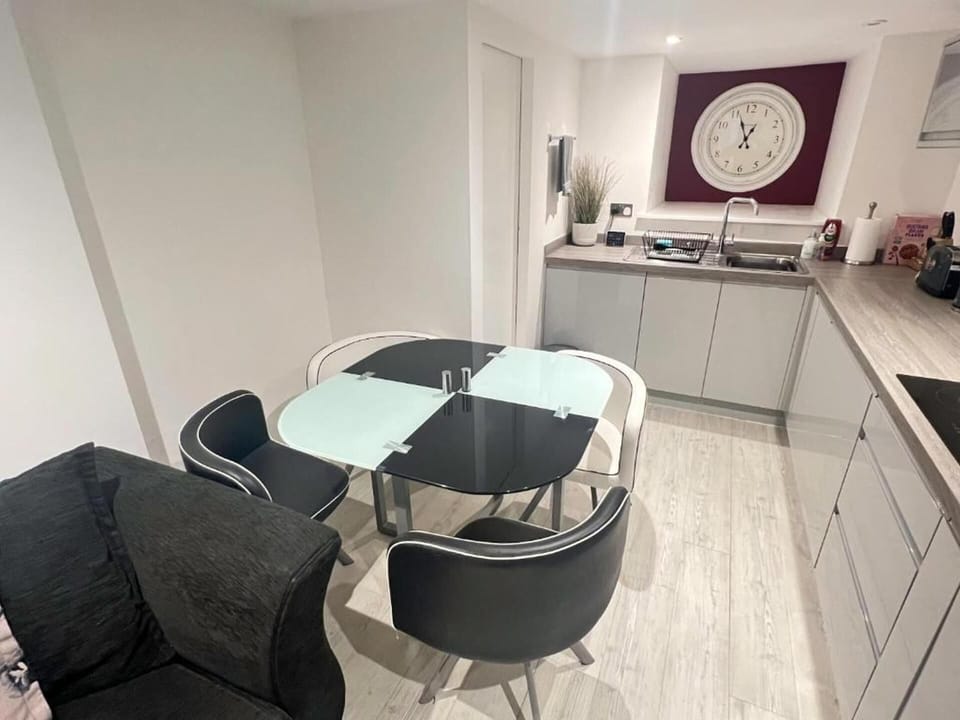Apartment | Dining
