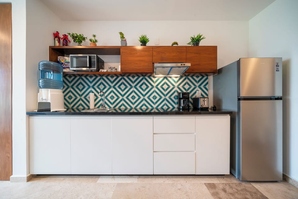 Comfort Condo, City View | Private kitchen | Toaster