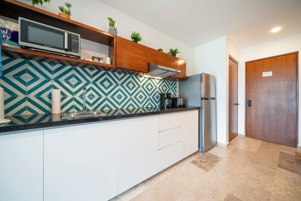 Comfort Condo, City View | Private kitchen | Toaster