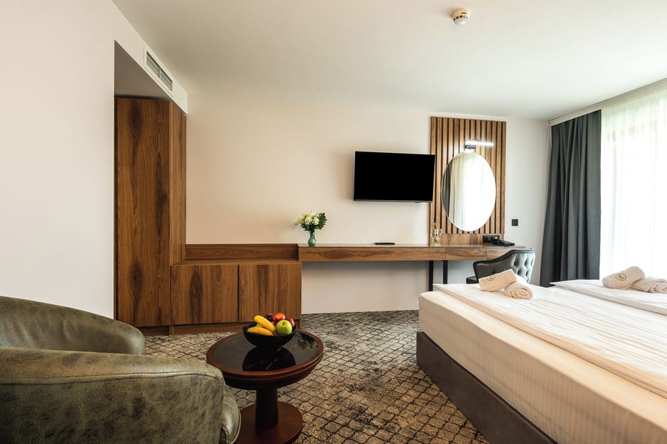 Family Double or Twin Room, Balcony, Lake View | Desk, laptop workspace, free WiFi