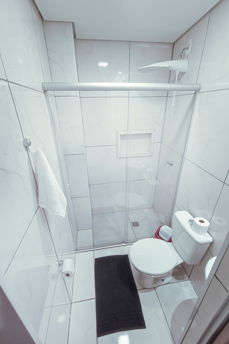 Twin Room, 2 Twin Beds | Bathroom | Shower, towels, soap, shampoo