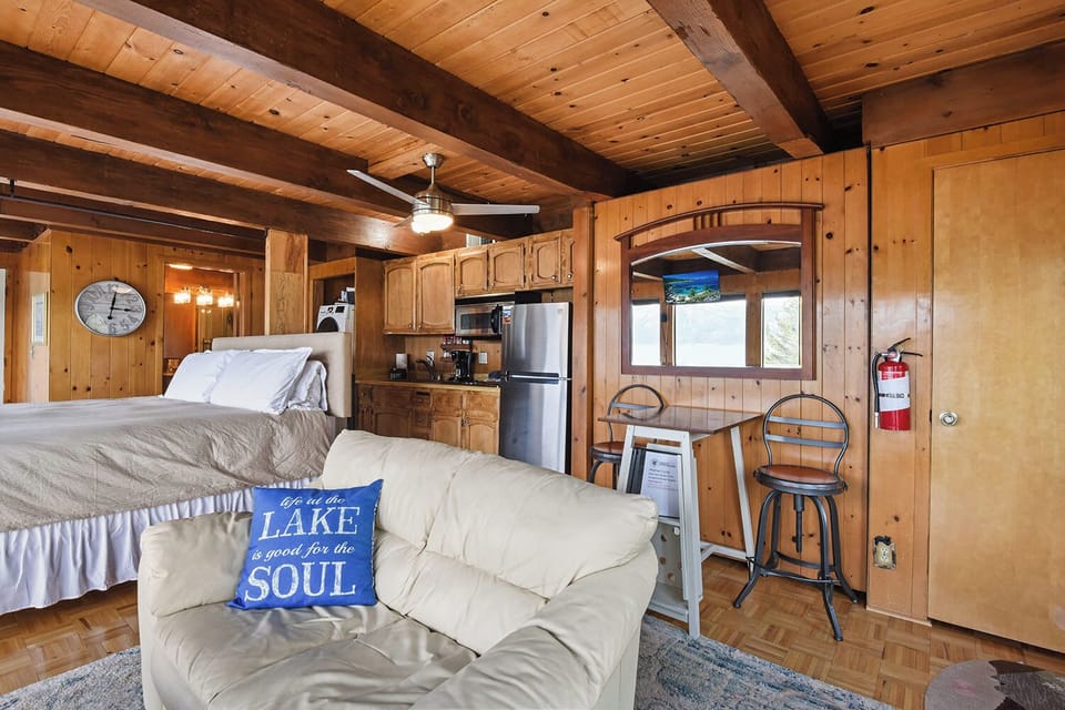Studio with open layout overlooking Crystal Bay