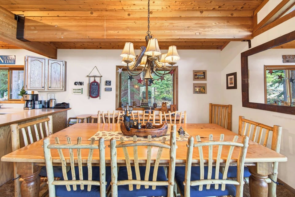 Dining room table
