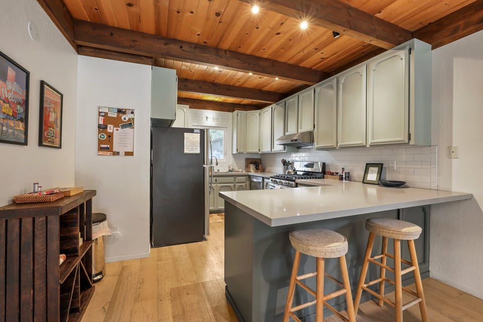 Kitchen bar counter with seating for 2