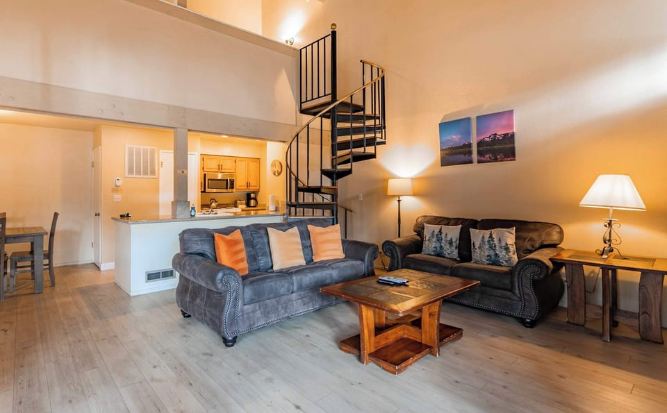 Open concept living room - Dining, living and kitchen 