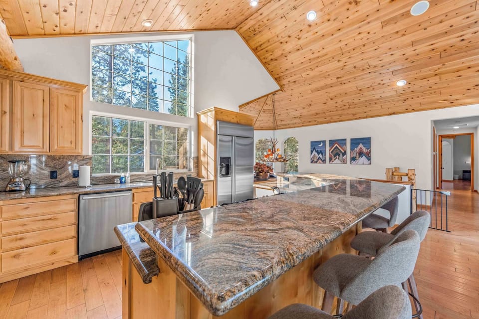 A kitchen that just begs to be cook in! All the comforts of home and ample room and counter space if you have more than one chef in your group