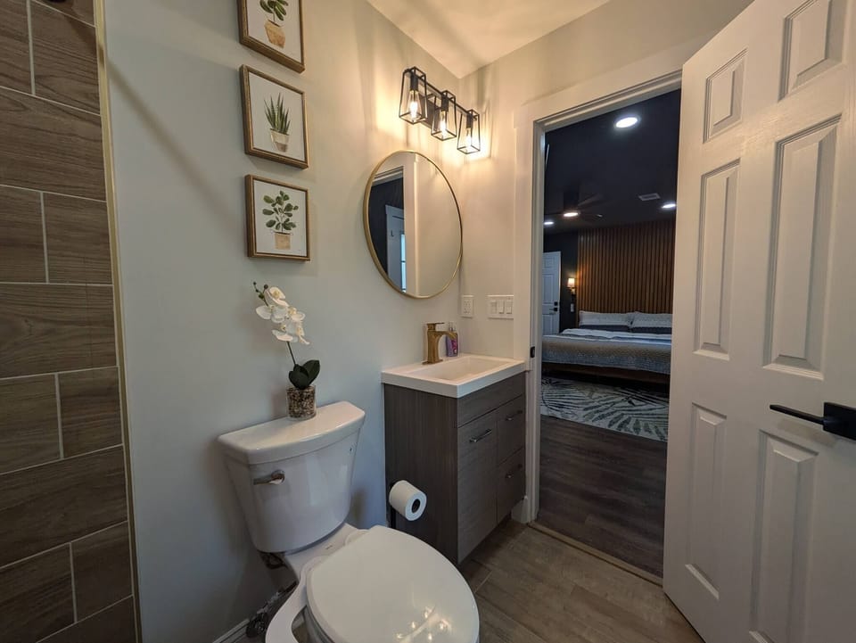 Master's Bathroom