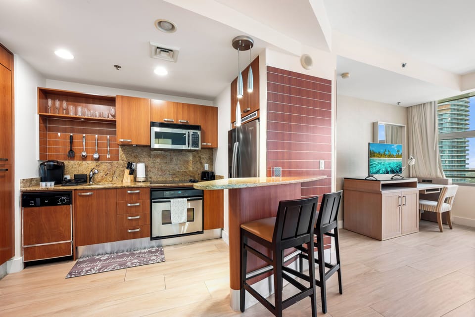 Luxury Apartment, City View | Private kitchen | Electric kettle, toaster