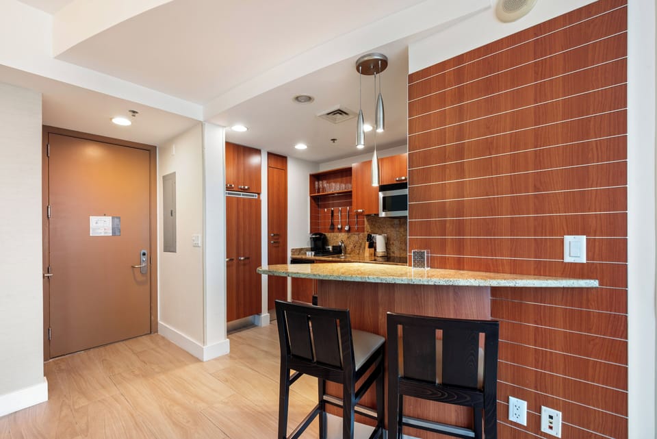 Luxury Apartment, City View | Private kitchen | Electric kettle, toaster