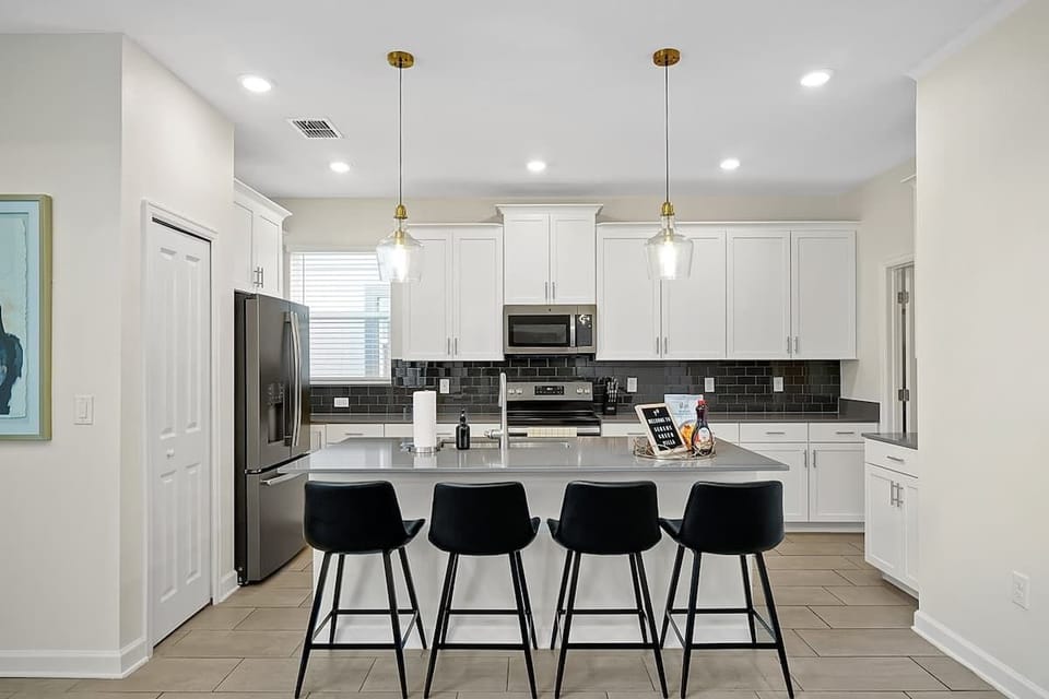 Enjoy morning coffee or casual snacks at the granite island, the perfect spot to gather while meals are being prepped