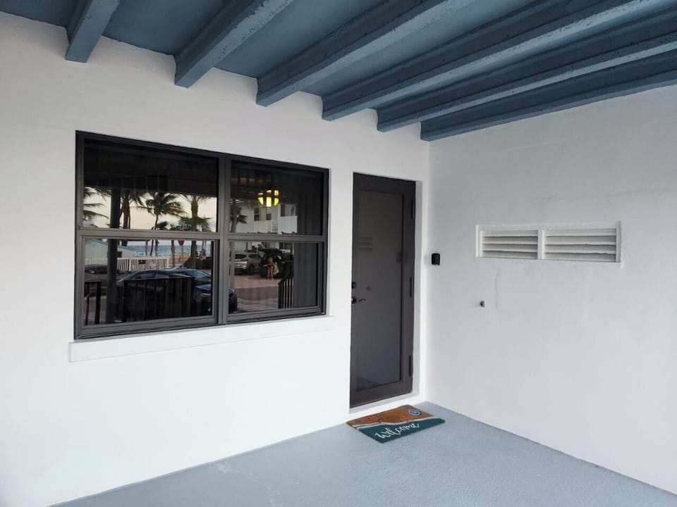 Covered front porch area