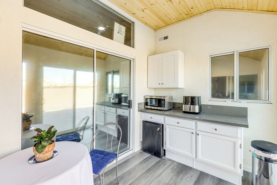 Kitchenette | Pod Coffee Maker | Air Fryer | Microwave | Dining Table