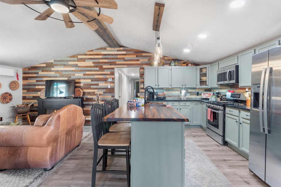 Enjoy breakfast at the island. The open floorplan is great for entertaining.