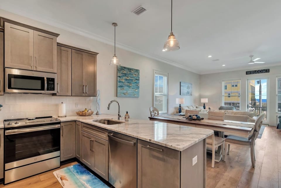You will just love working in this kitchen with the beautiful Gulf right outside the window!