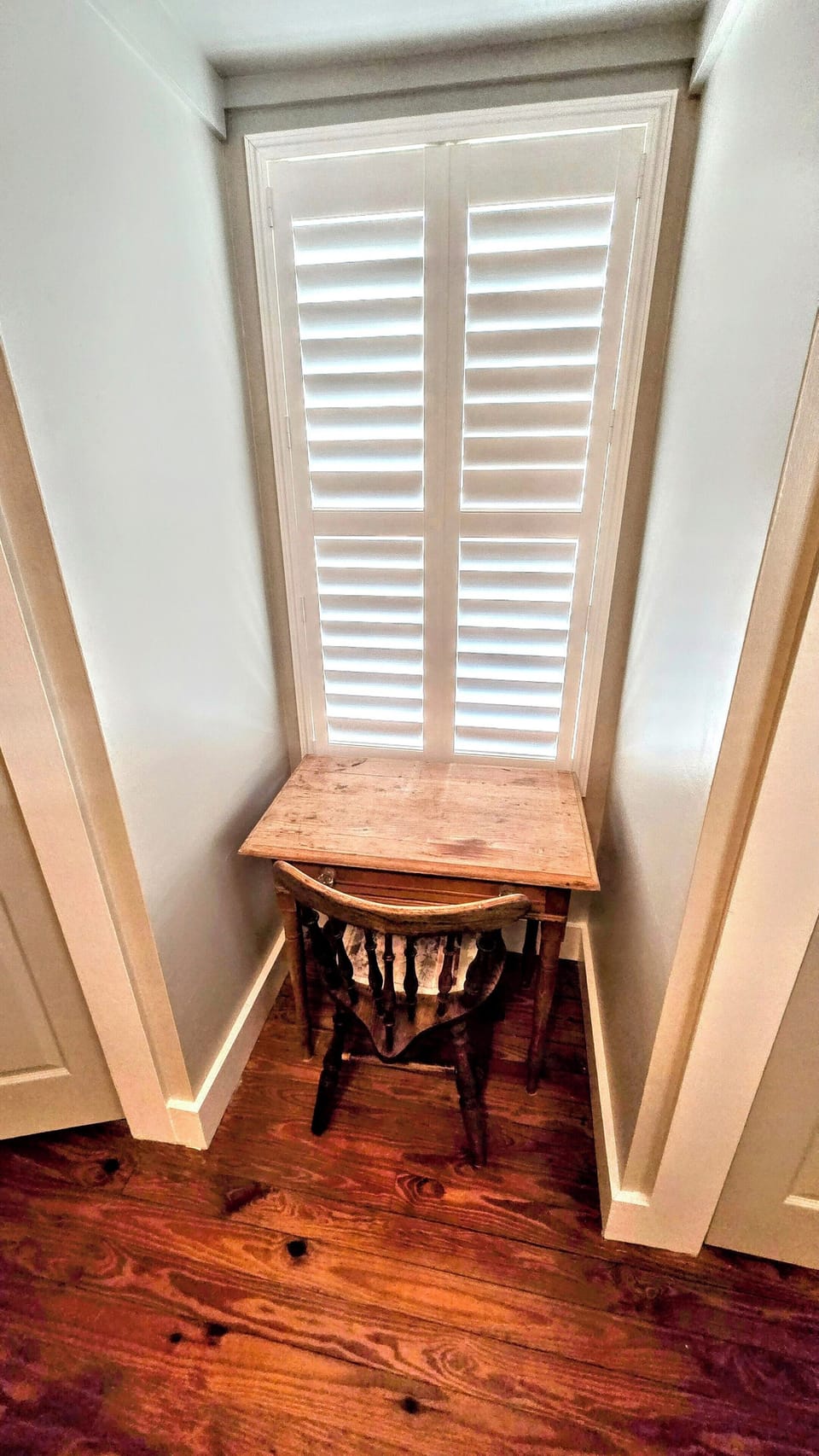 Small office space in twin room 