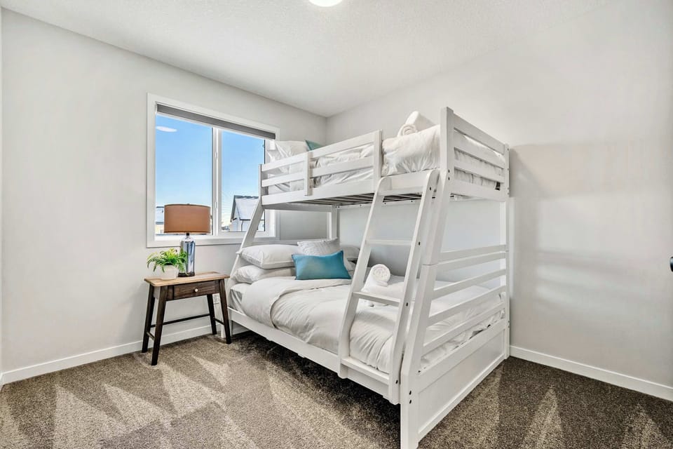 Full on bottom, twin on top - perfect for kids or groups.