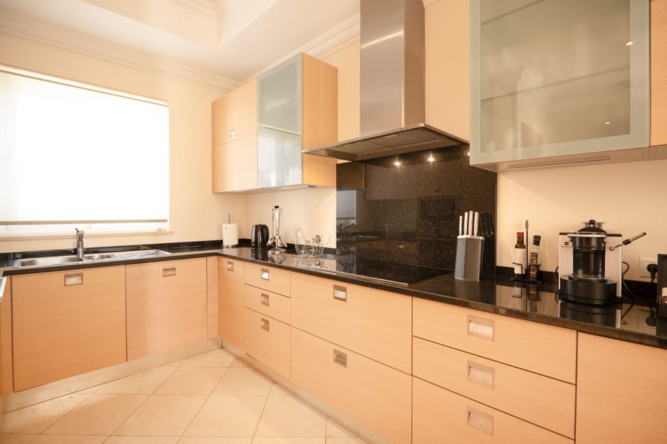 Fully fitted kitchen