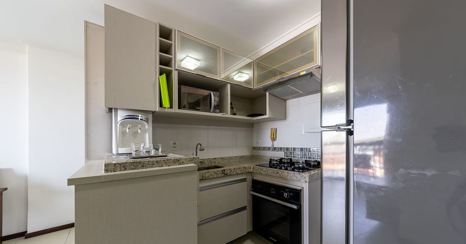 Apartment | Private kitchenette | Electric kettle, dining tables