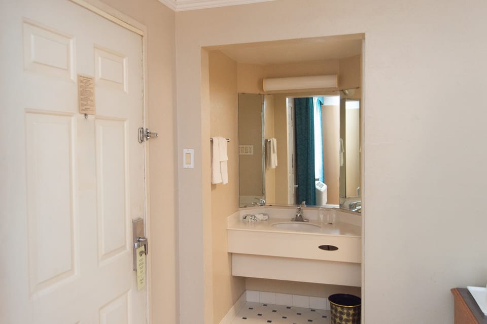 Bathroom sink