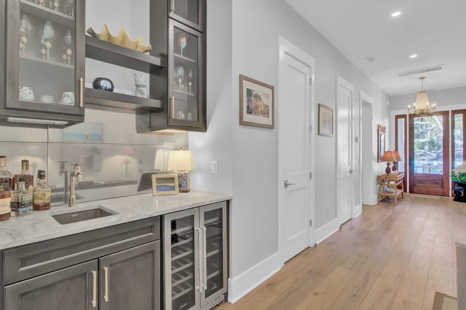 House (5 Bedrooms) | Interior