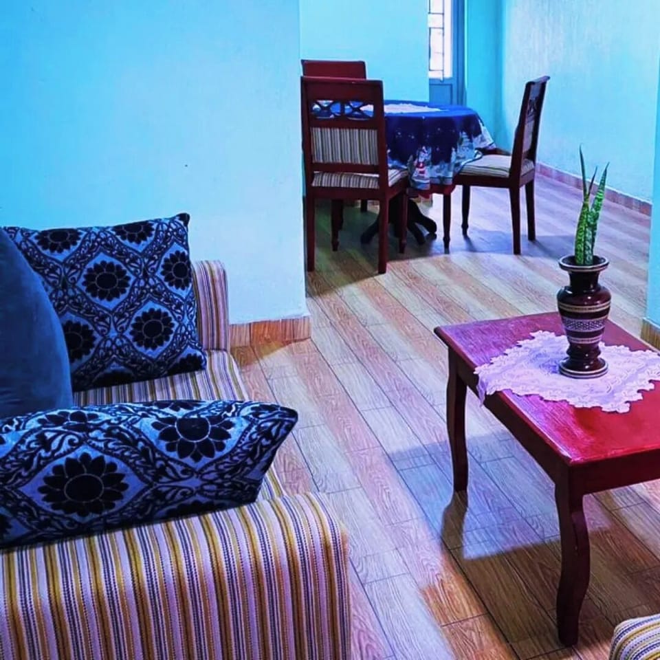 Comfort Room, Mountain View | Living area