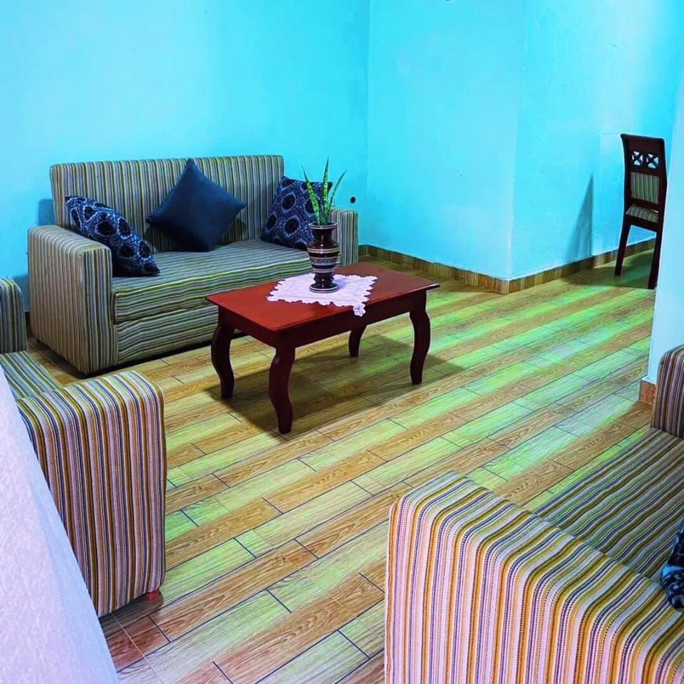 Comfort Room, Mountain View | Living area