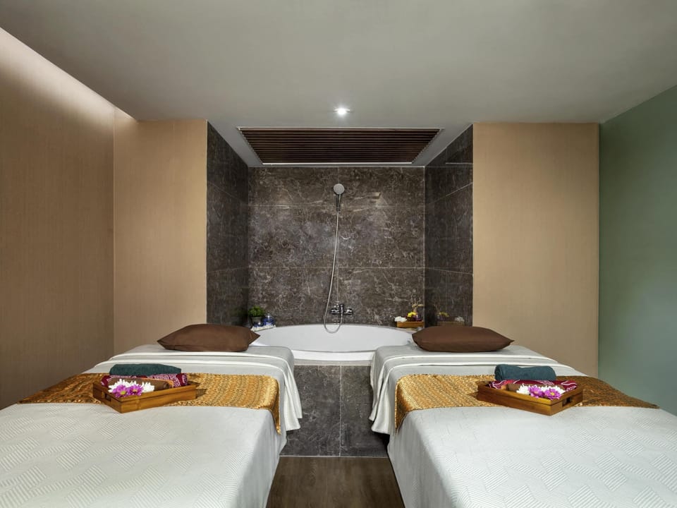 Sauna, steam room
